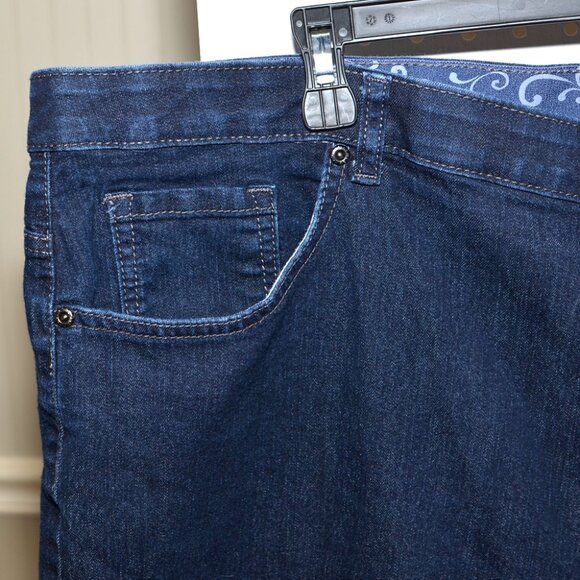 Plus Size 24W Faded Glory Super Dark Wash Denim Relaxed Fit Capri Jeans - Picture 3 of 10